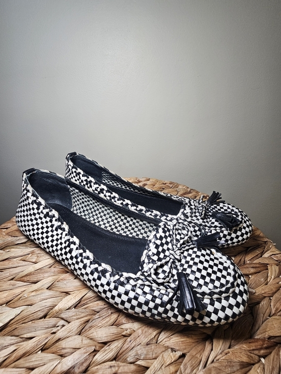 Tory Burch Shoes - Tory Burch Woven Leather Ballet Flats 8M Black White Checkered Tassel